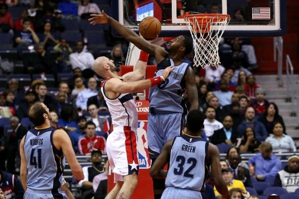 Marcin Gortat Goes For Layup Against Grizzlies (ESPN)