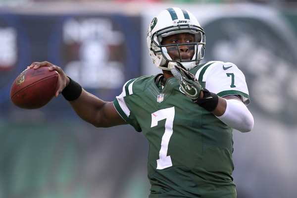 10/20/13 - New England Patriots vs. New York Jets at MetLife Stadium - New York Jets quarterback Geno Smith #7 throwing a pass in the 4th quarter.