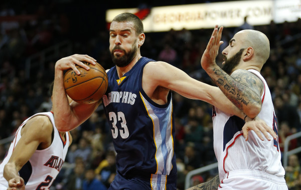 Memphis Grizzlies center Marc Gasol (33) drives against Atlanta Hawks forward Pero Antic (6) (AP Photo/John Bazemore)