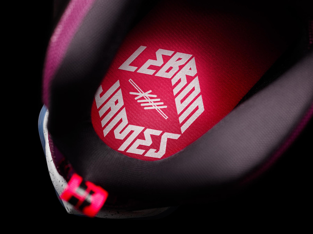 15-480_Nike_LeBron_13_0237-01_native_1600
