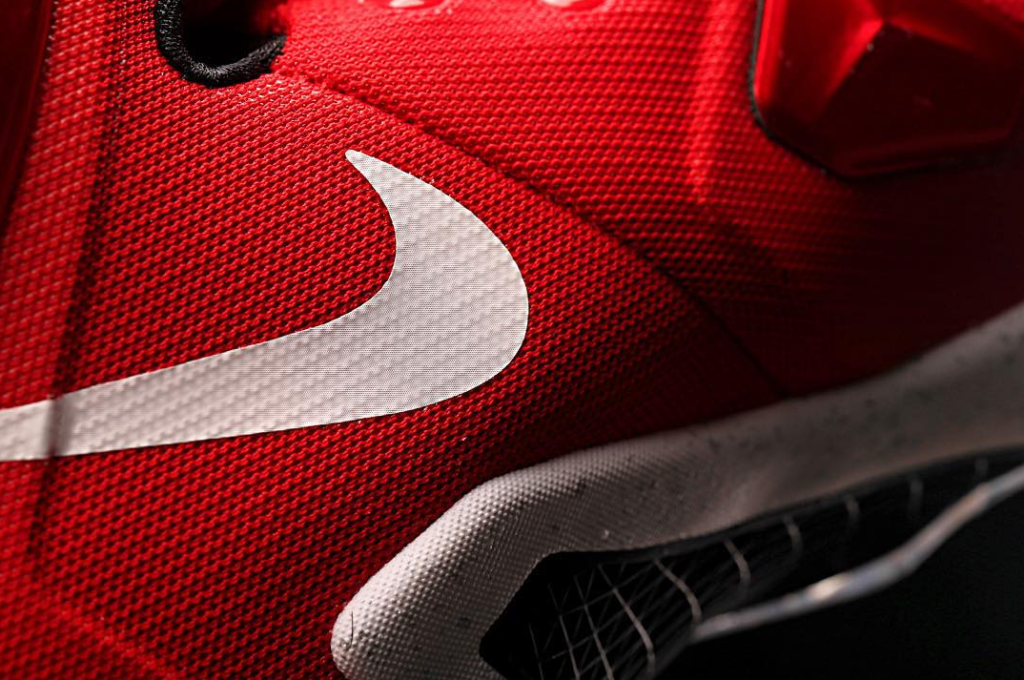 nike-lebron-13-away-red-black-01
