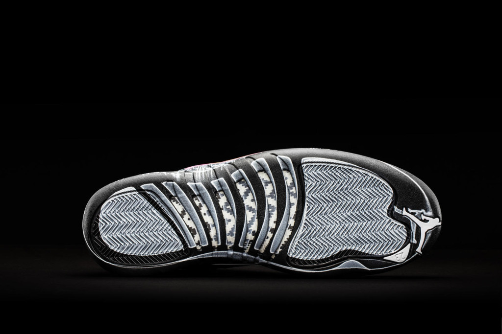 Nike_Doernbecher_AJs_ONE_OUT_right_native_1600