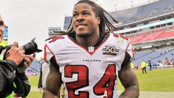 102515-26-NFL-Falcons-Devonta-Freeman-OB-PI.vresize.1200.675.high.51